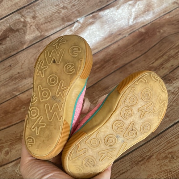 Weebok toddler girl sneakers size 4 - Picture 4 of 14